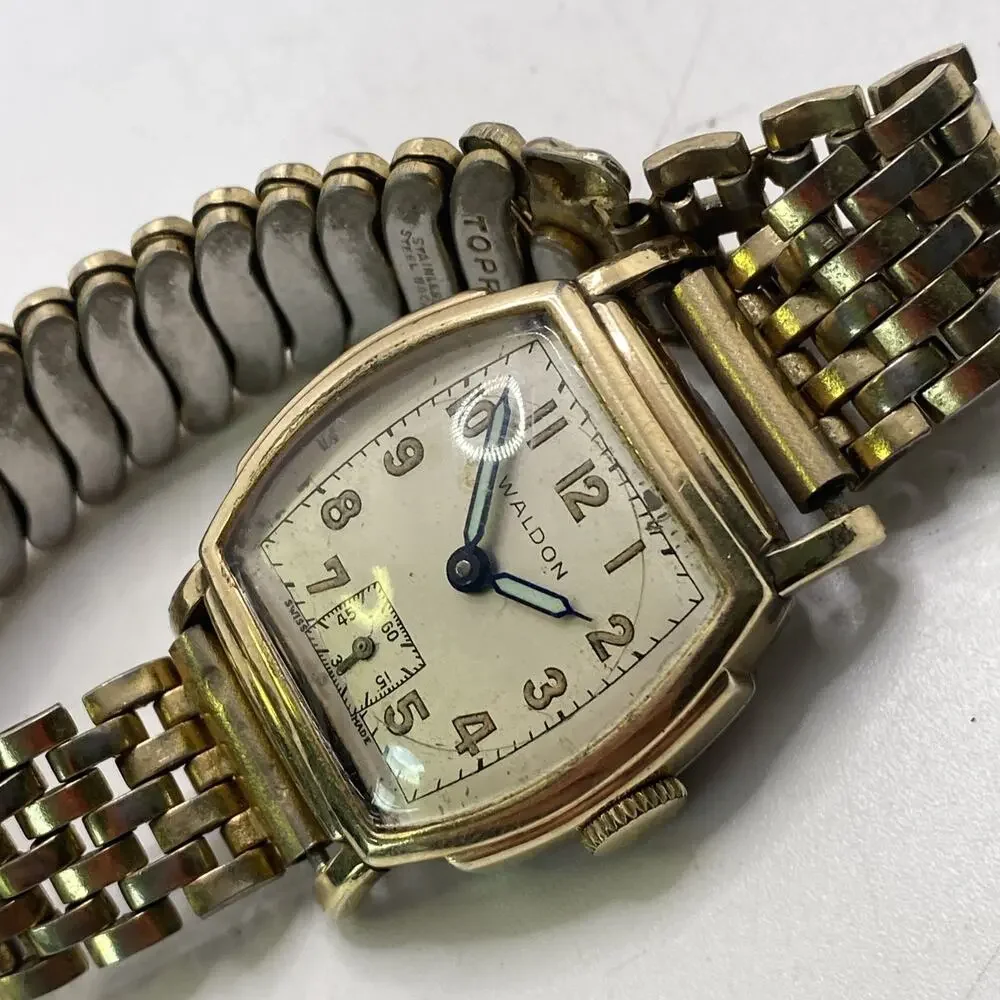 Waldon Vintage Mens Mechanical Gold Tone Watch Winds Runs
